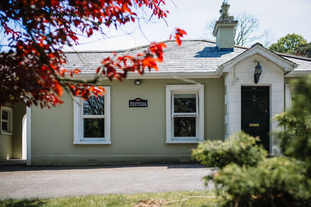 Brookhall Cottages 44/50