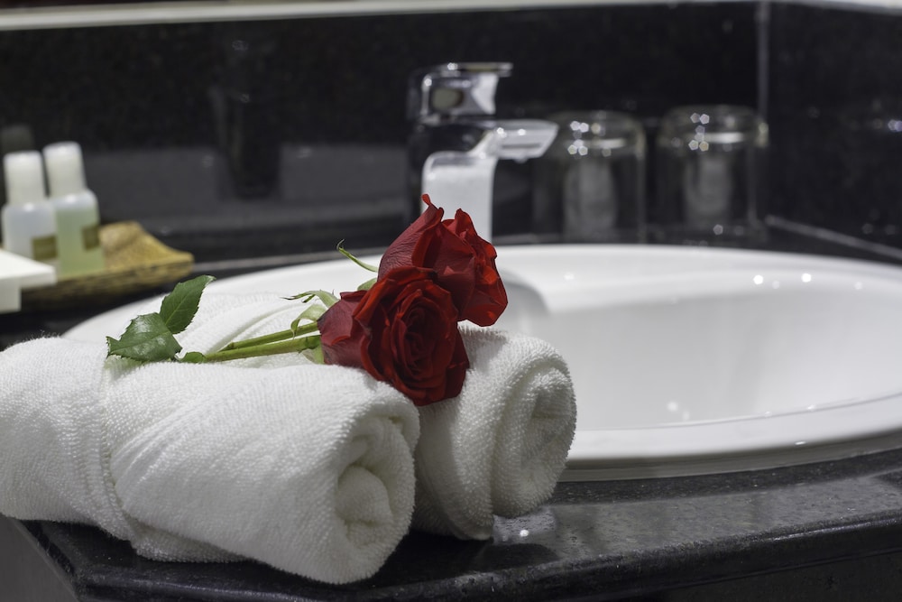 Rose Emerald Hotel 46/63