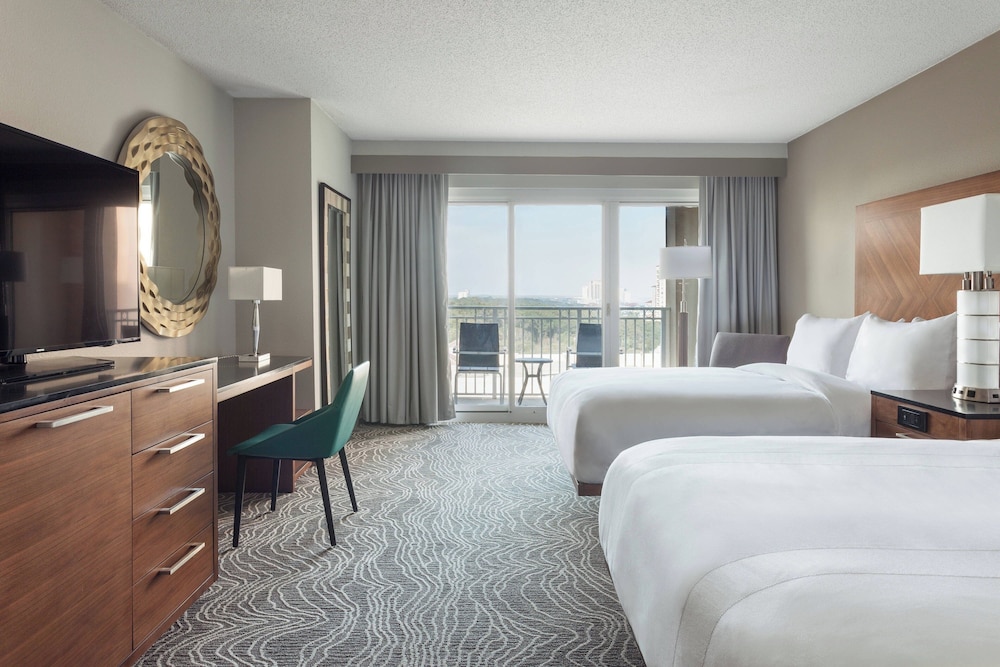 room, 2 queen beds, resort view