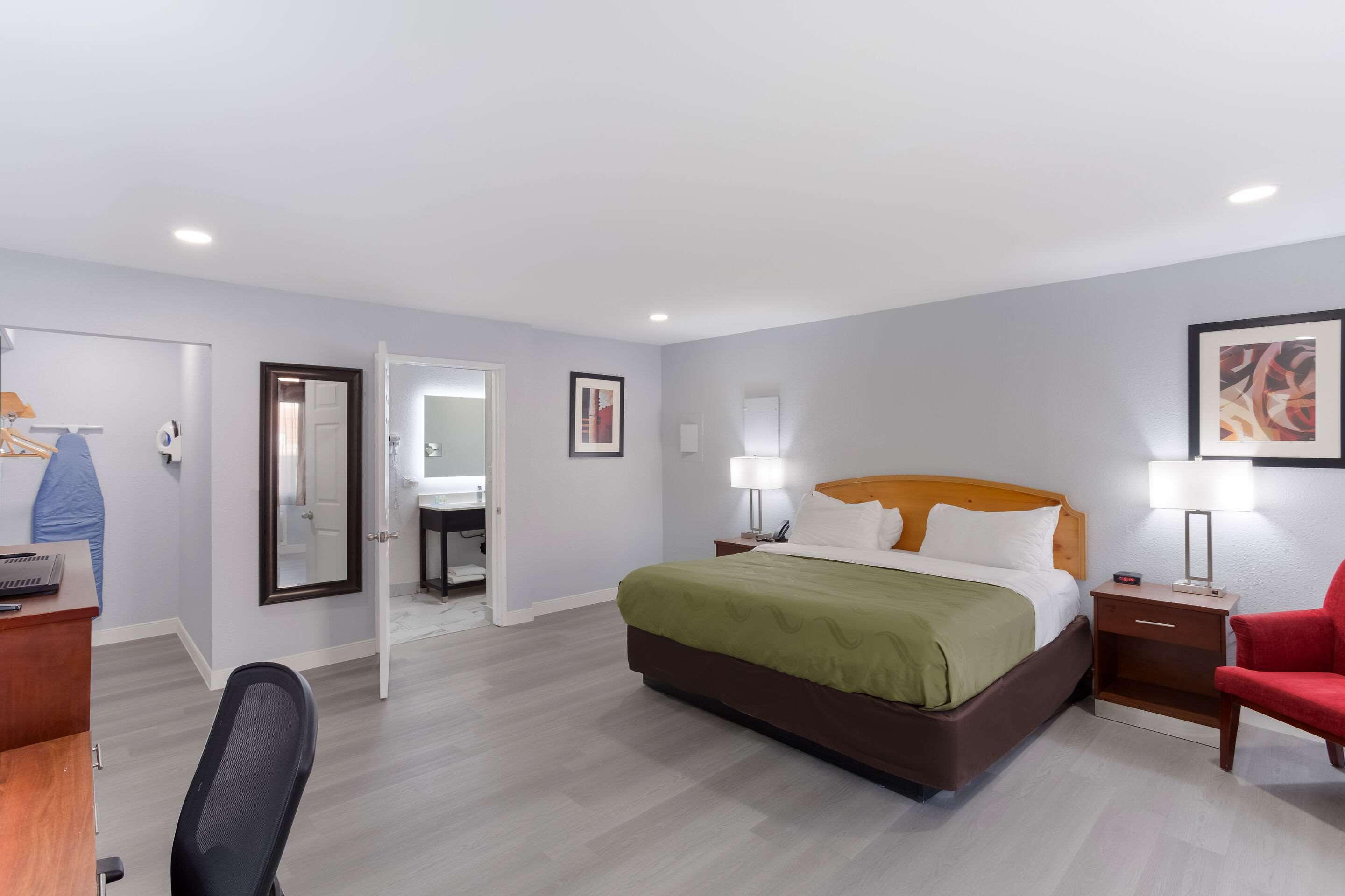 Suite, King Bed