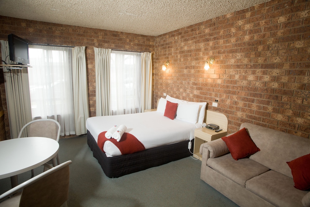 Courtyard Motor Inn 23/36