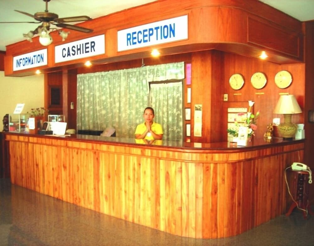 Mr.Mac's Hotel 3/50