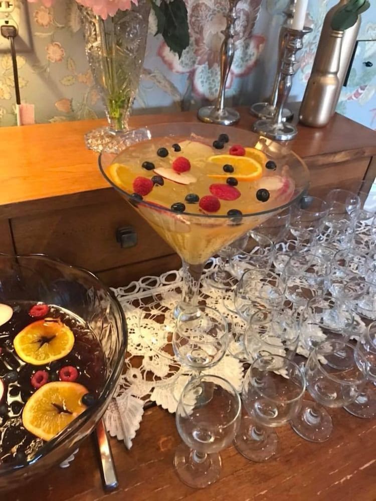 Camelot Restaurant Inn 19/50