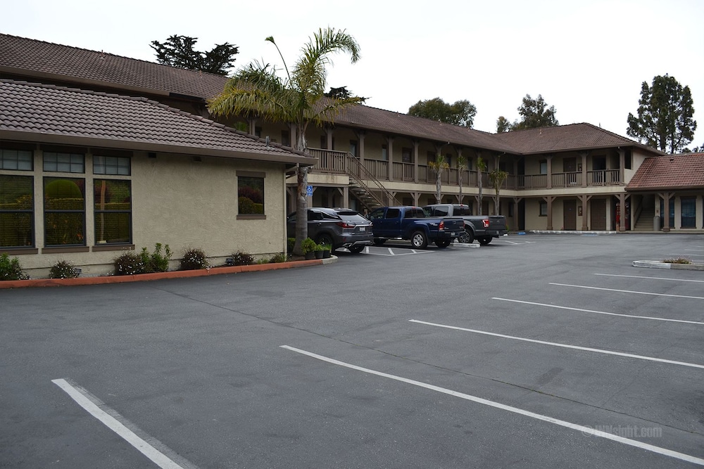 The Miramar Inn and Suites 4/50