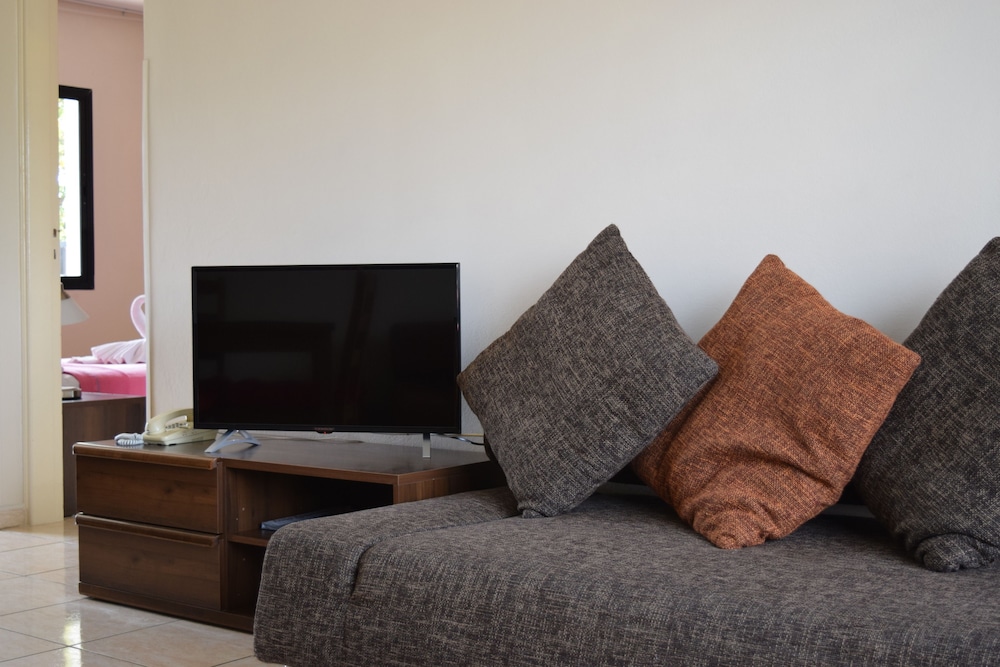 Anna Hotel Apartments 44/69