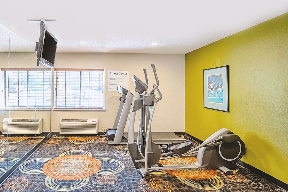 Norwood Inn & Suites Milwaukee 29/43