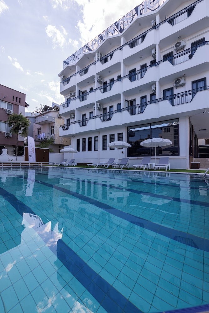 Three Points Hotel 4/47