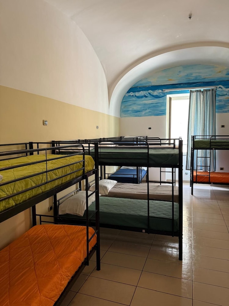 SEVEN HOSTEL 28/57