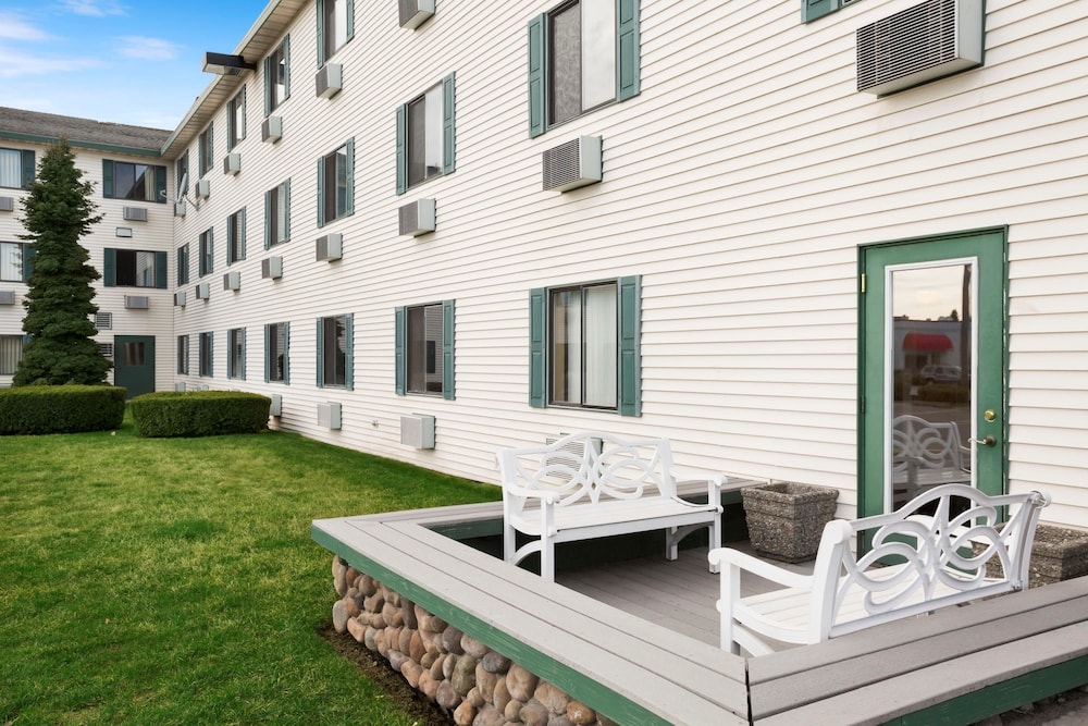 Super 8 by Wyndham Coeur d'Alene 1/32