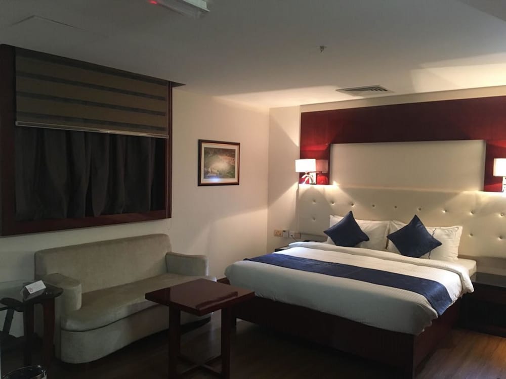 Golden Tulip Headington Ruwi Hotel 30/80