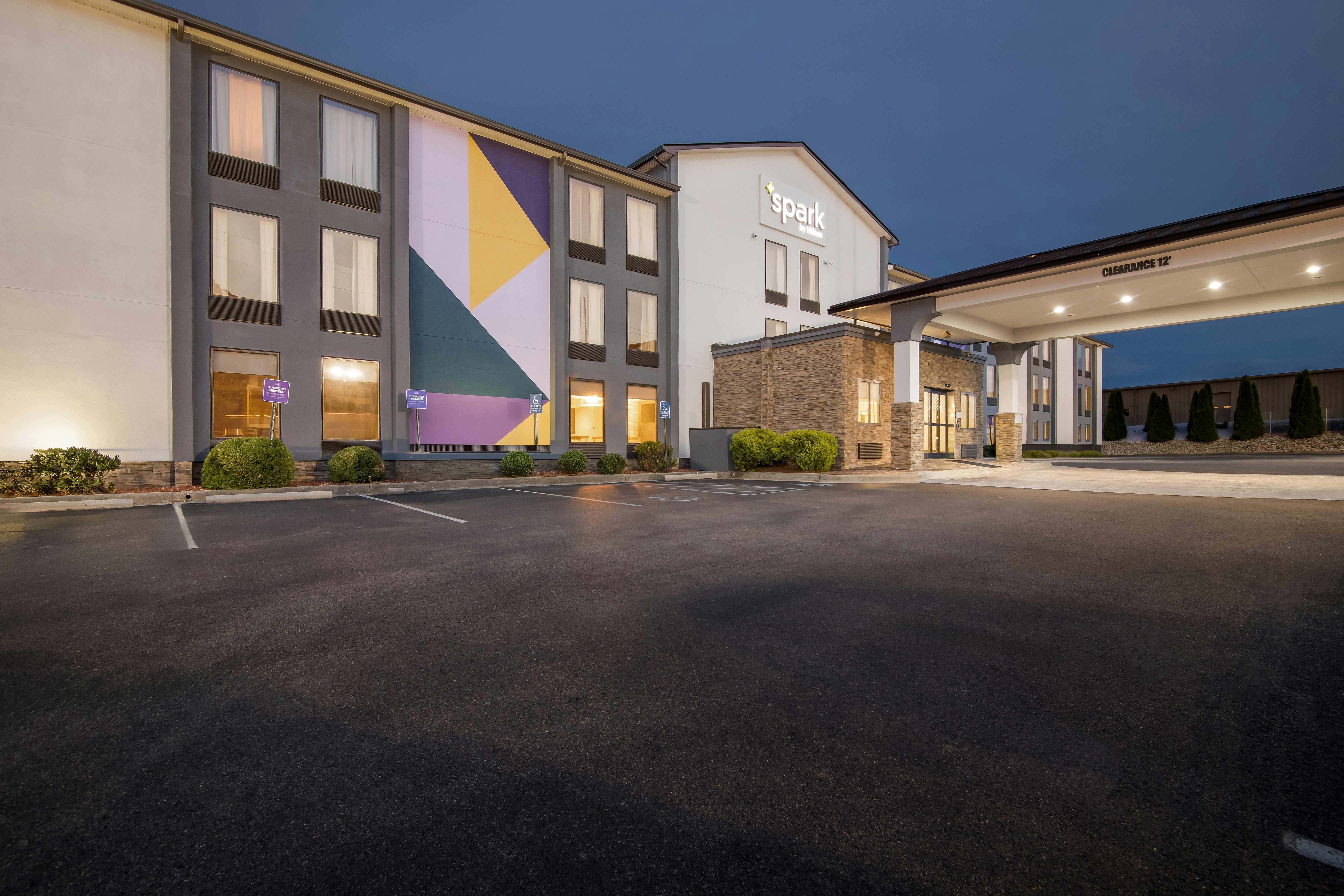 Spark by Hilton Roanoke Civic Center 40/40
