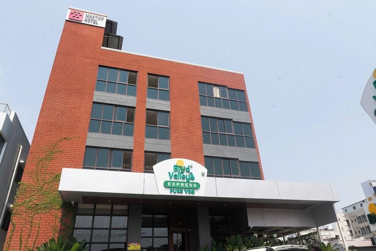 Mastiff Hotel, Hinjawadi 1/50