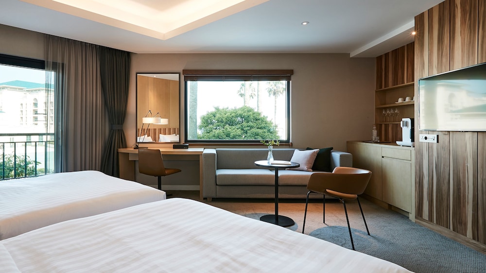 The Suites Hotel Jeju 28/73