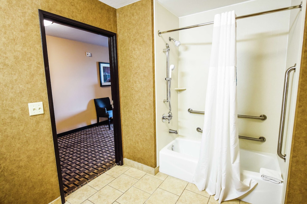 Hampton Inn And Suites Pine Bluff 18/46