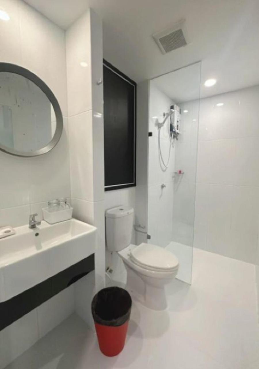 14 Sathorn Hotel 40/42