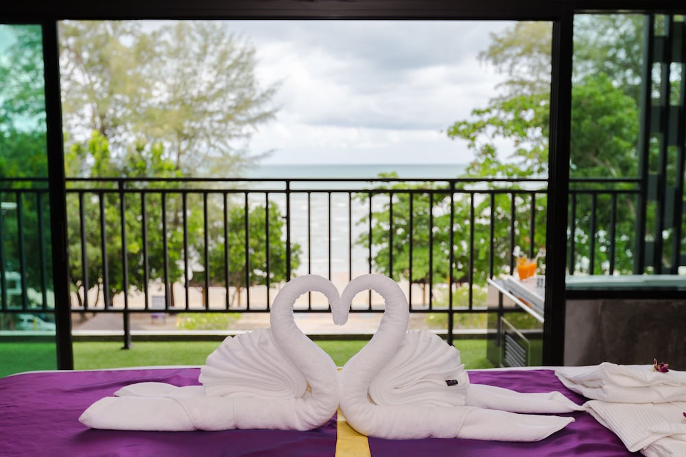 Maneetel Krabi Beachfront 40/50