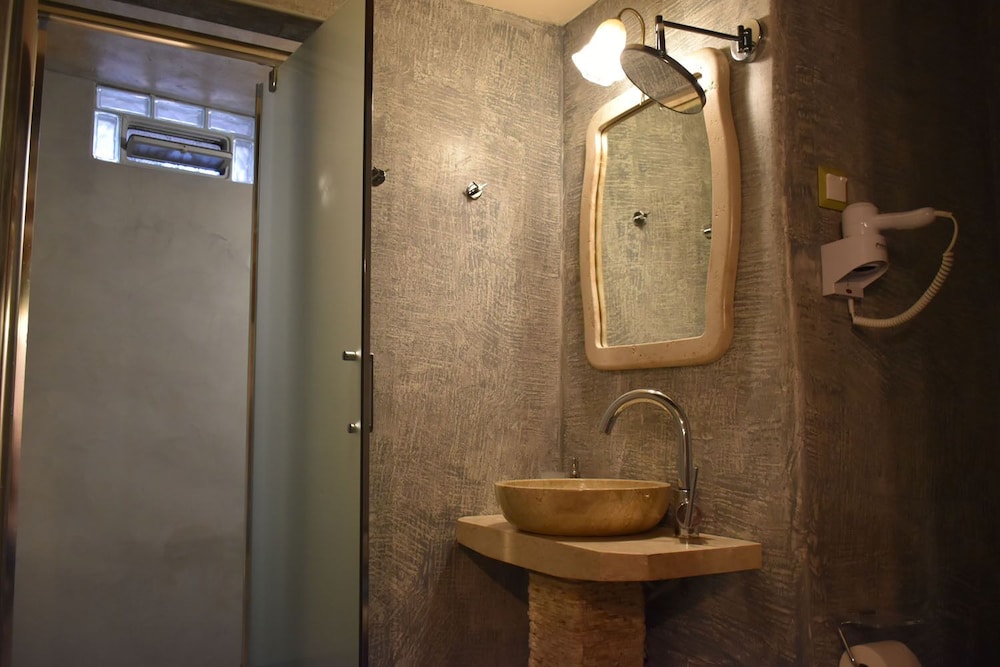 Odos Oneiron Hotel 12/64
