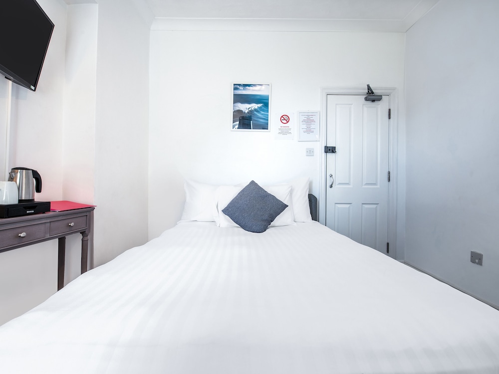 The Pier Hotel 23/80
