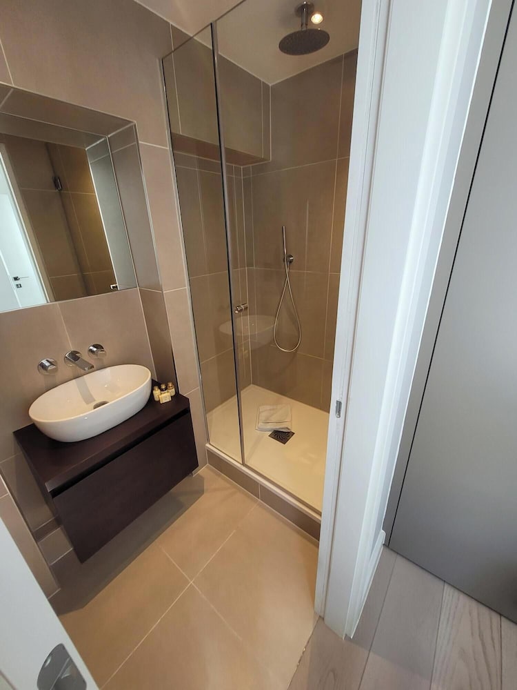 Buckingham Palace Residences by Aeria Apartments 42/45