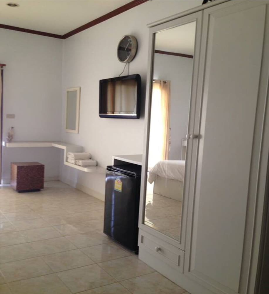Chonlapruk Lakeside Hotel 47/56