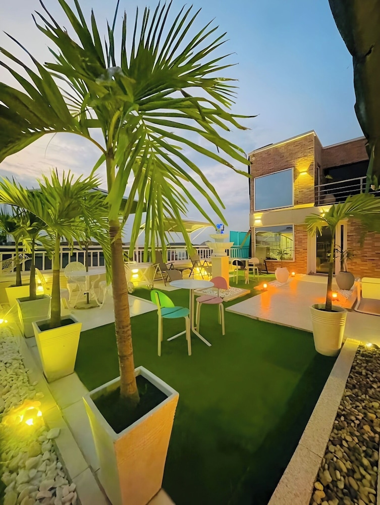 Adna Hotel 45/50
