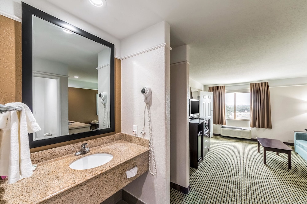 Quality Inn & Suites Seaworld North 19/42