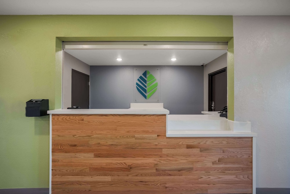 Woodspring Suites Milwaukee - Menomonee Falls 6/27