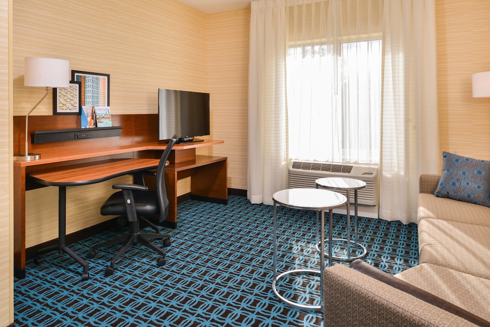 Fairfield Inn Suites Eugene East Springfield 16/47
