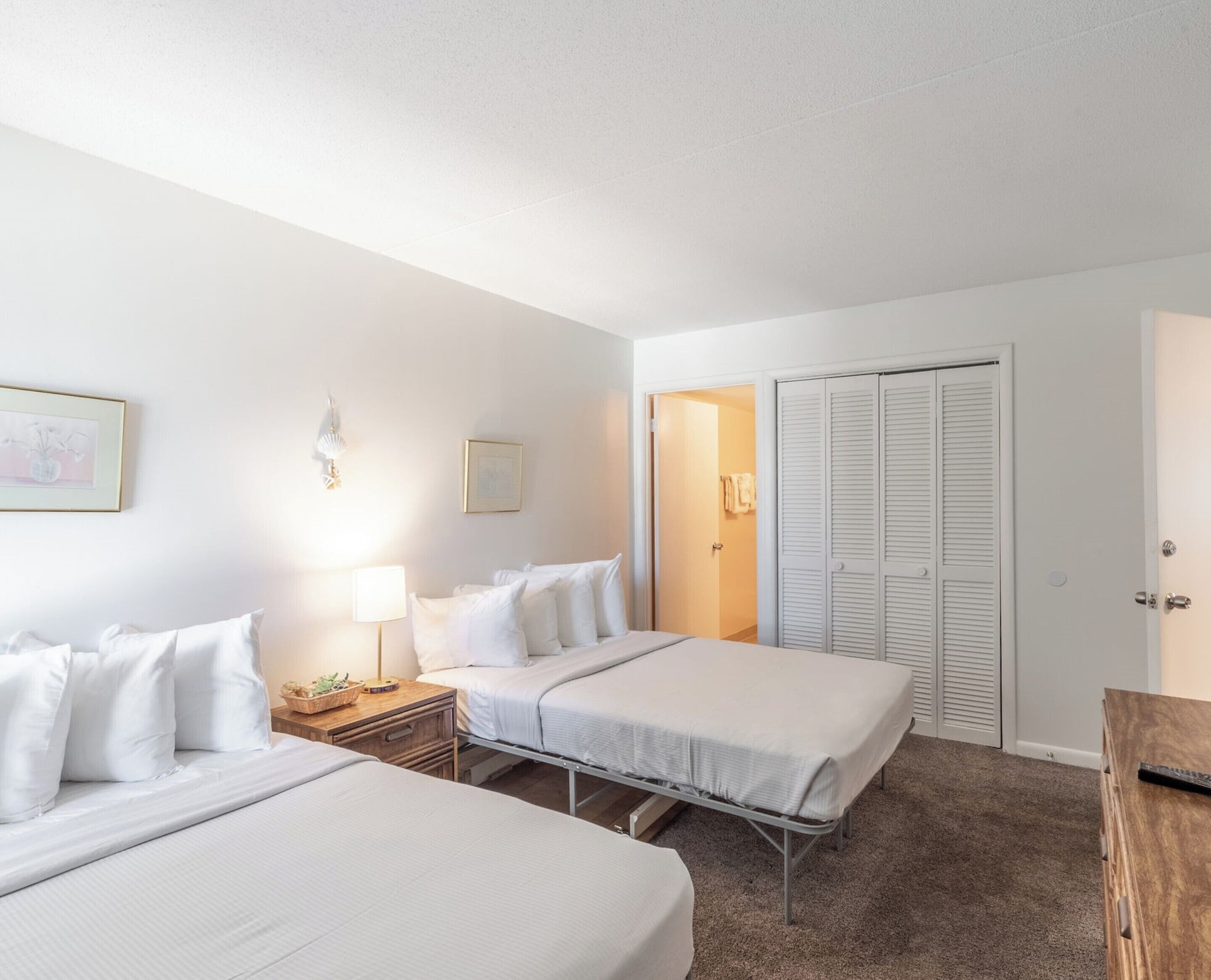 2 BEDROOMS, CONDO, STANDARD, BAY VIEW, BALCONY