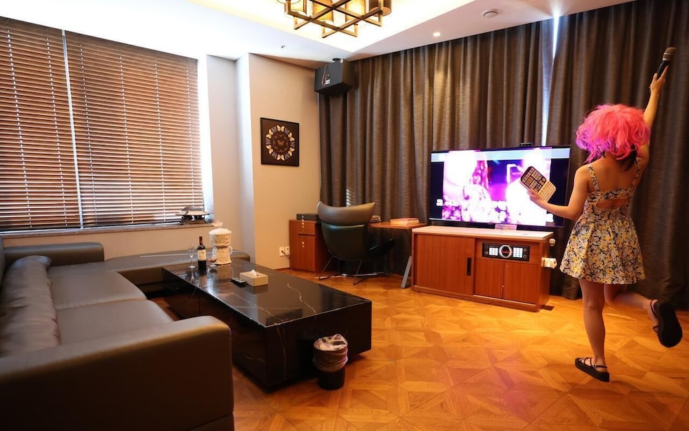 Partyz Hotel 70/76