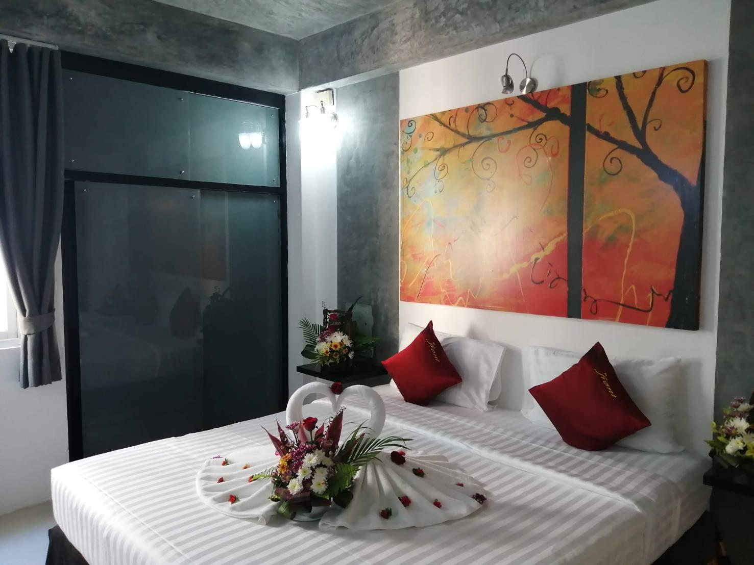 Emerald, Double Bed، The Front Hotel And Apartment 3/4