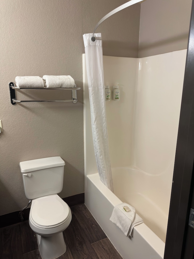 Baymont Inn & Suites by Wyndham Lincoln NE 39/47