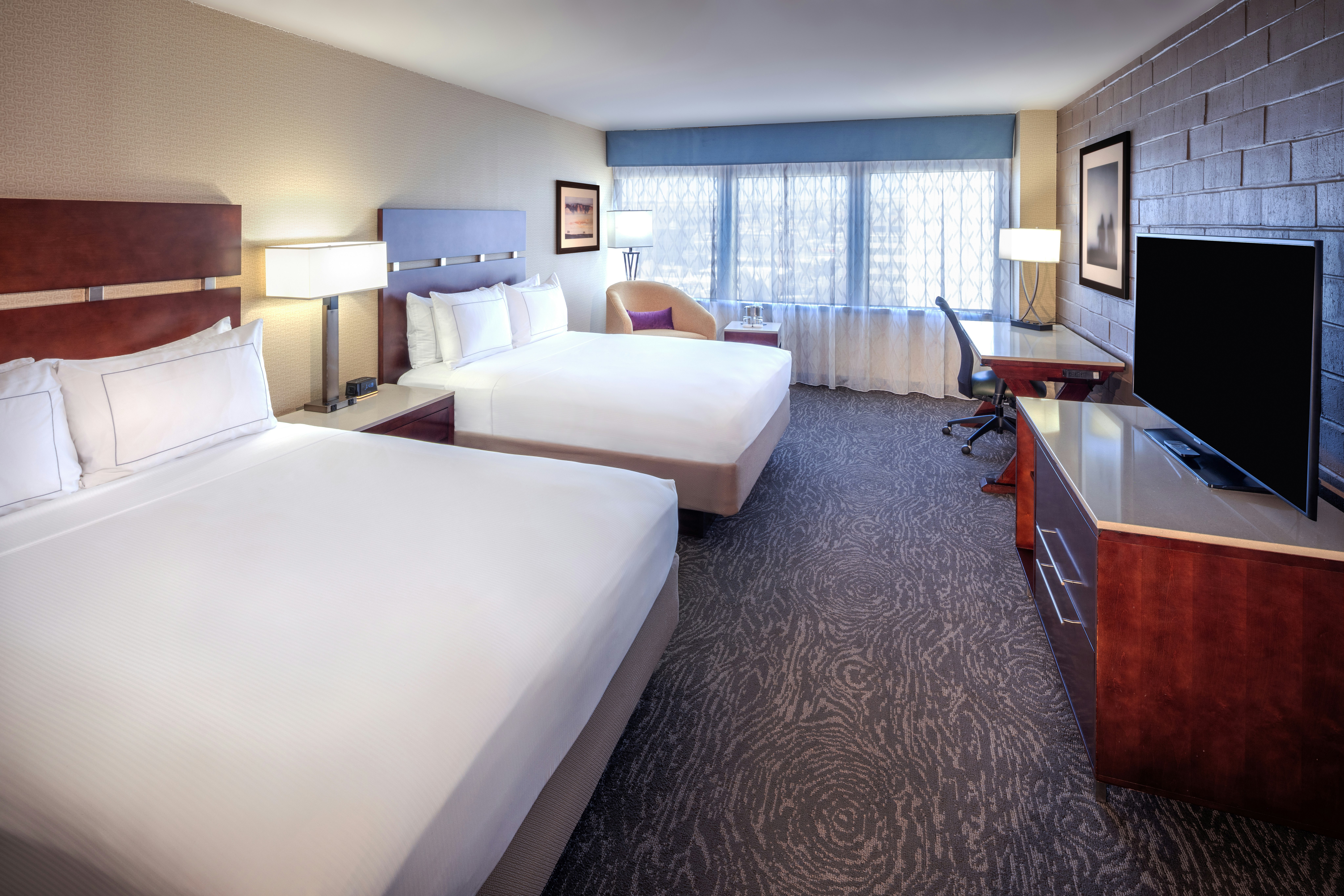 DELUXE, 2 DOUBLE BEDS