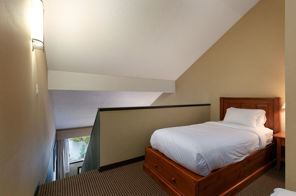 The Blackcomb Lodge 12/27