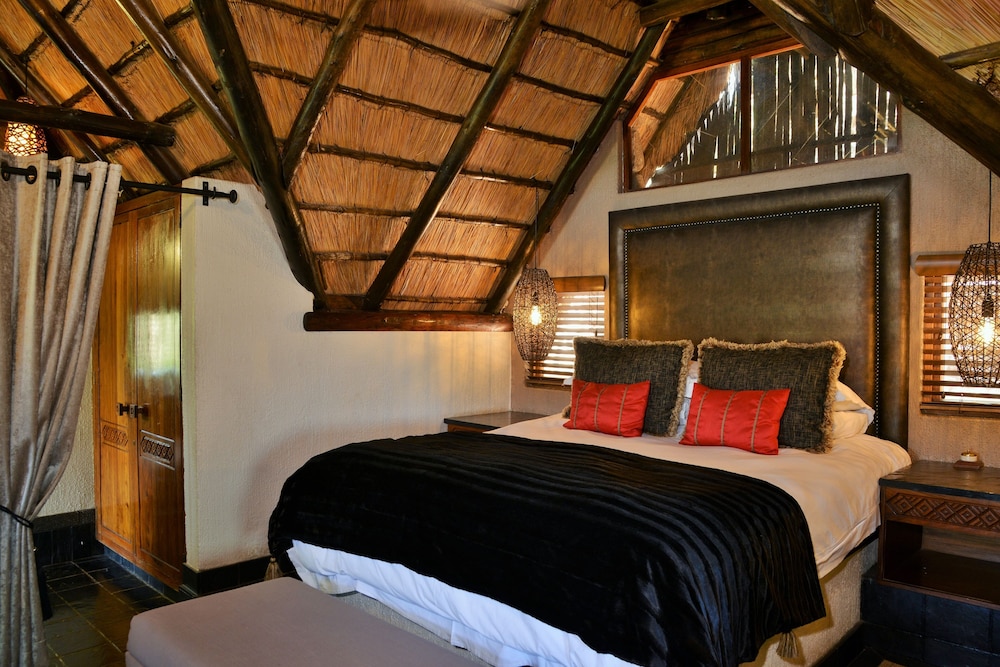 TSHUKUDU BUSH LODGE 4/49