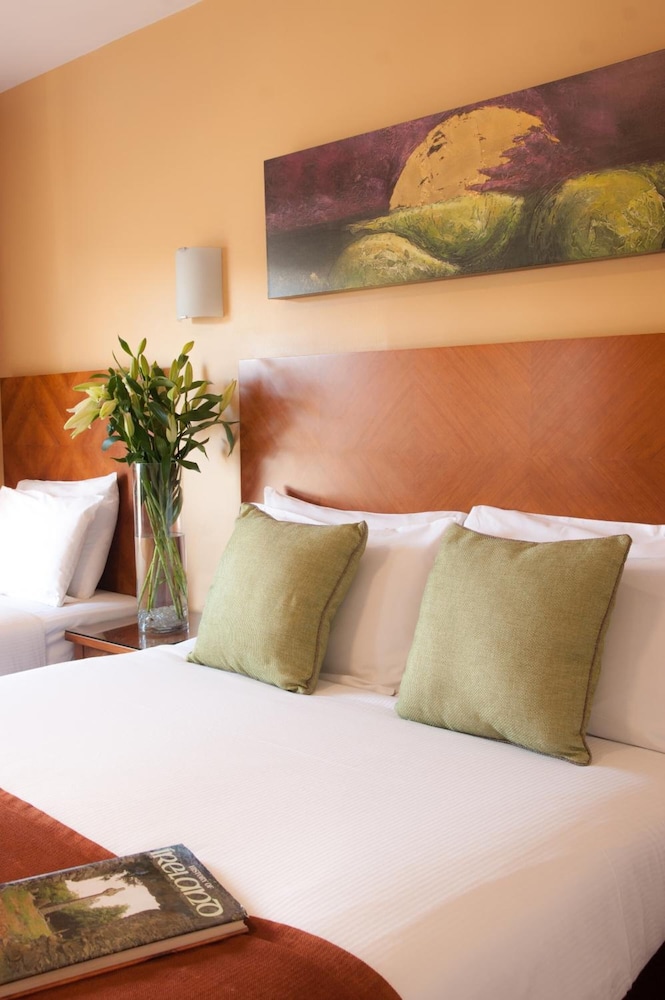 Treacys Hotel Waterford 33/70