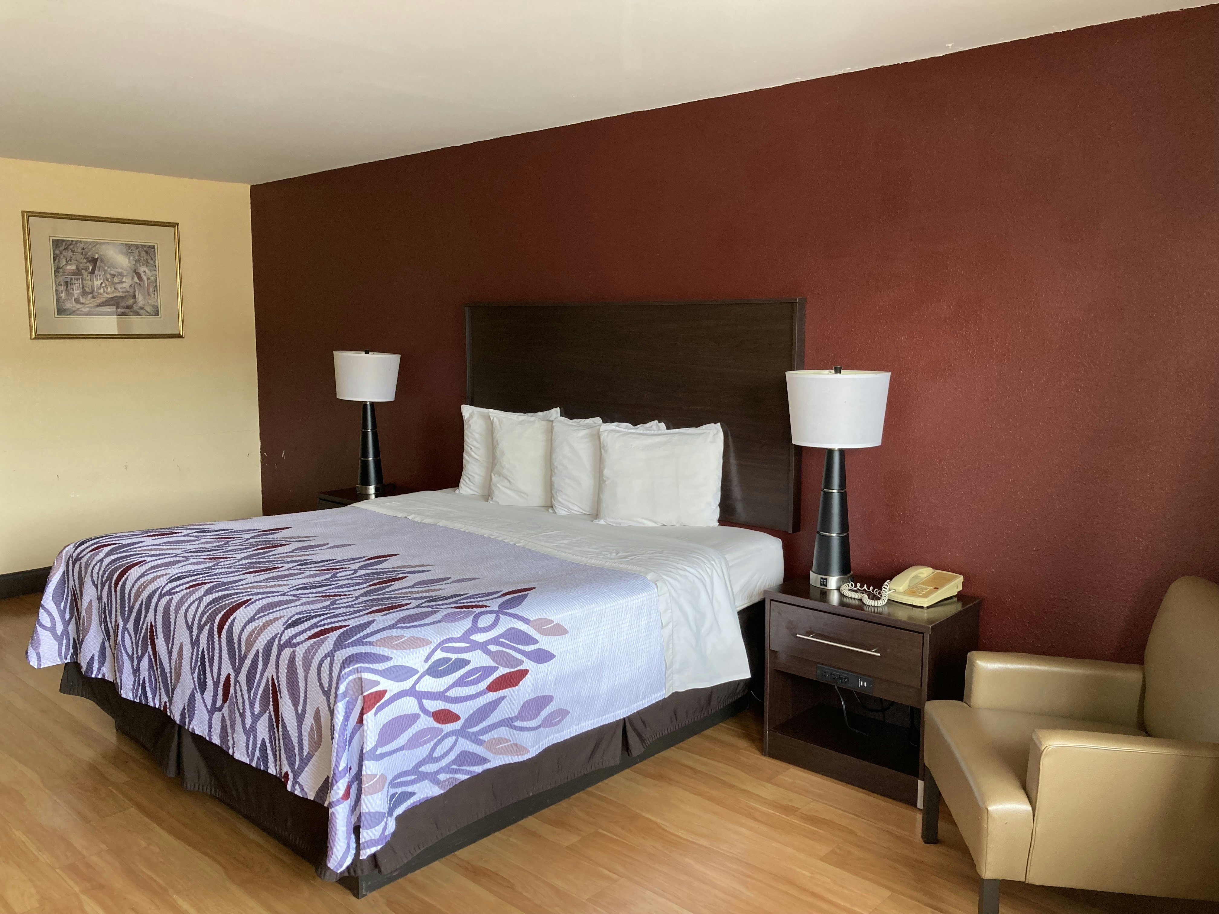 Room at Red Roof Inn Suites Cleveland Tn, CLEVELAND - TN