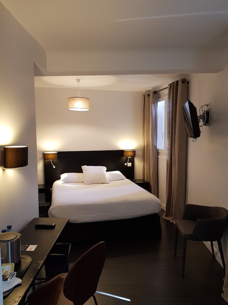 غرفة سوبيريور بسرير مزدوج، Hotel Au Bon Coin 3/5