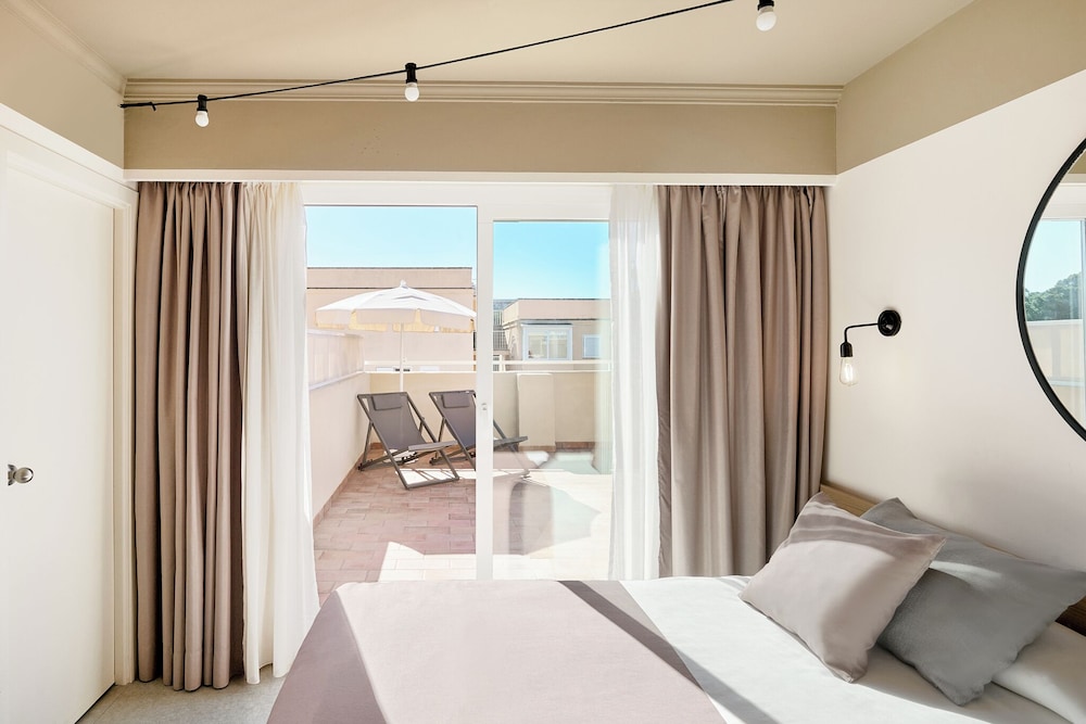 ROOM, DOUBLE BED, JETTED TUB, TERRACE