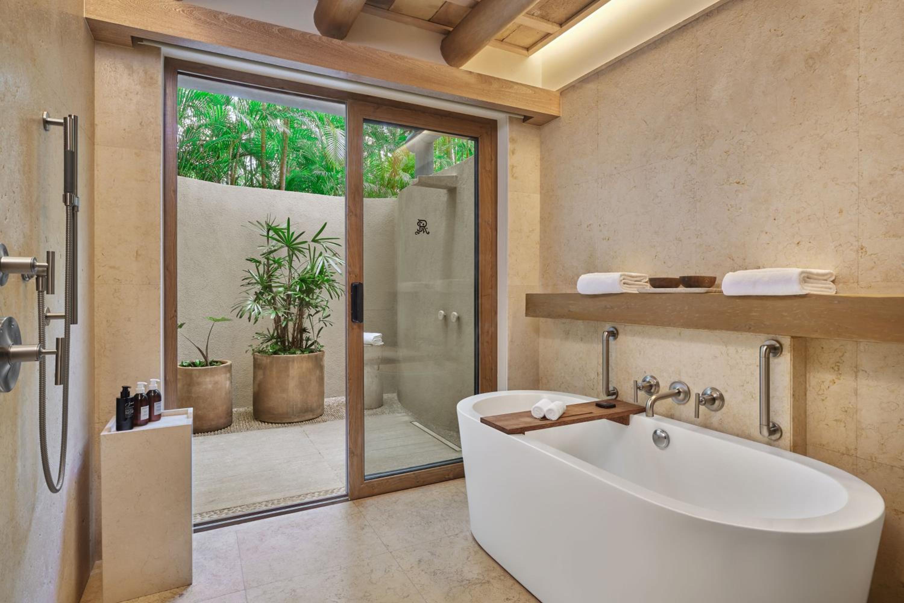 غرفة ديلوكس بسرير كينج بإطلالة على البحر، St Regis Punta Mita Resort 7/8