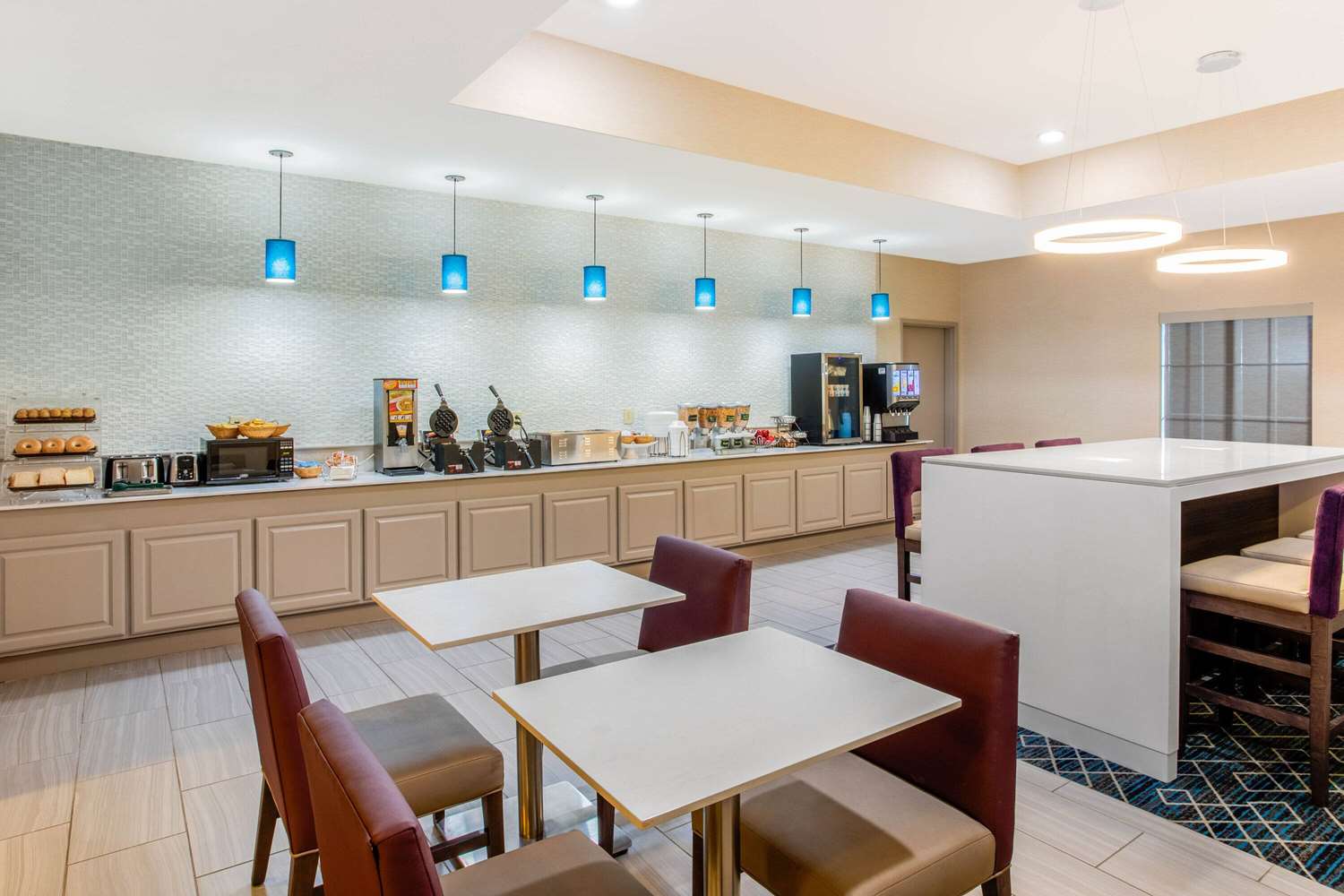 La Quinta Inn Suites Hillsboro 33/46