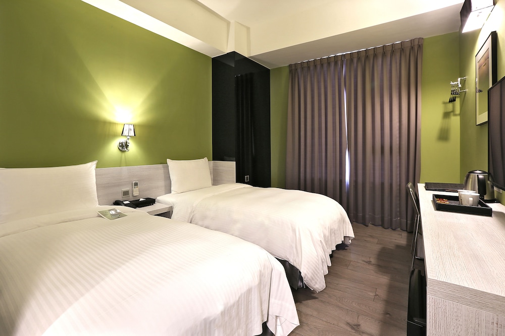 ELEGANT, TWIN BEDS
