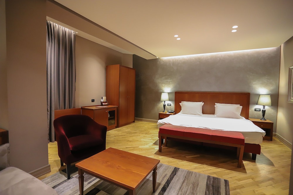 Mondial Hotel Tirana 19/70