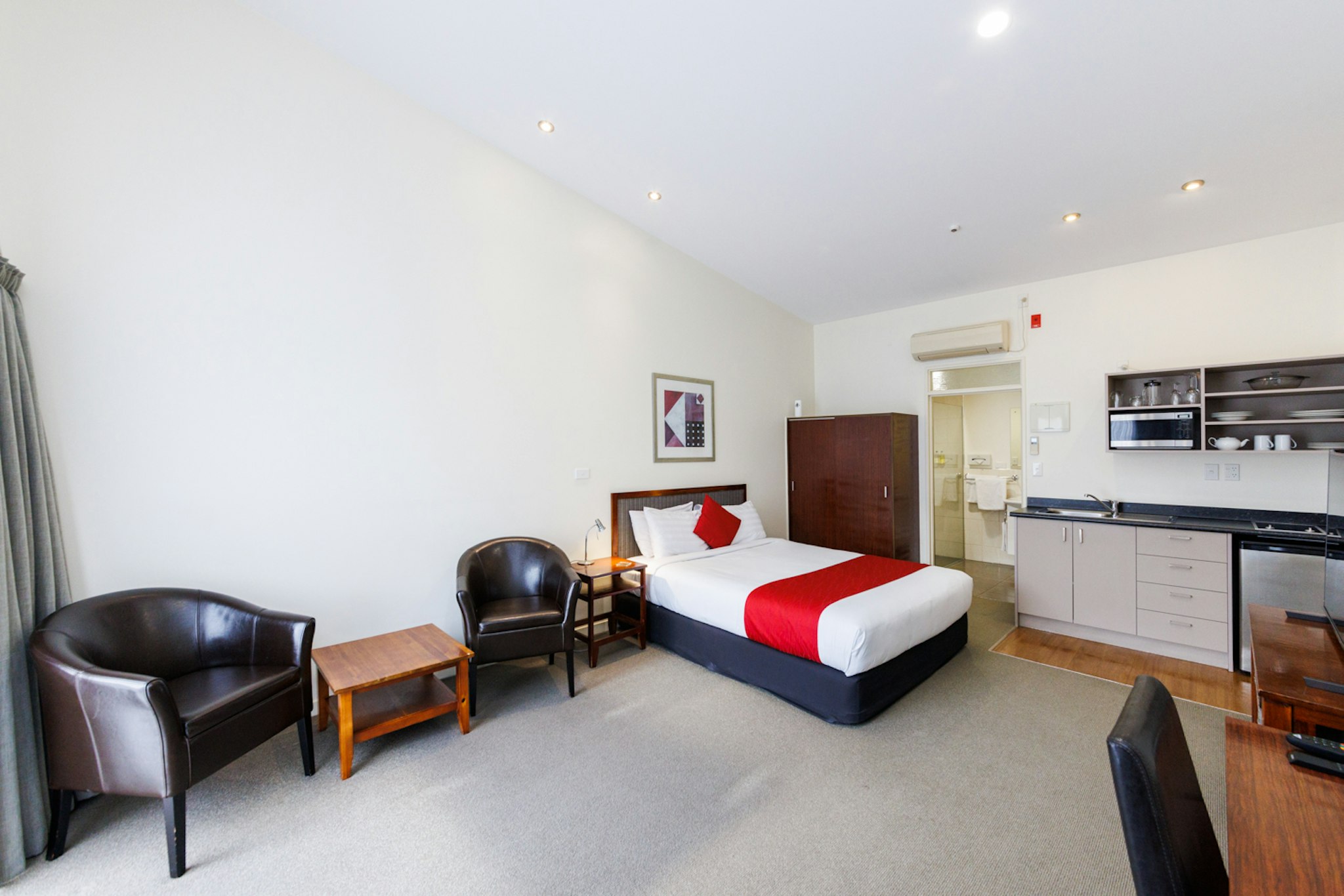 Fitzherbert Regency Motor Lodge 35/46