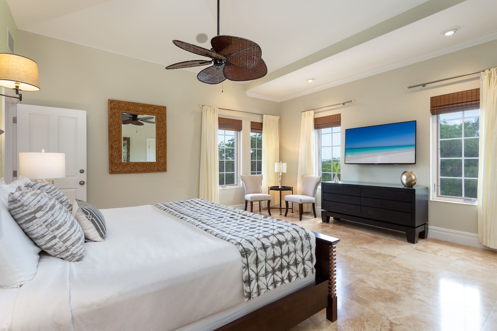 Somerset On Grace Bay 32/76