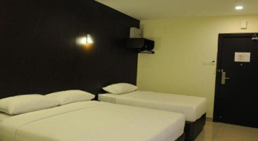 Cathay Hotel 26/50