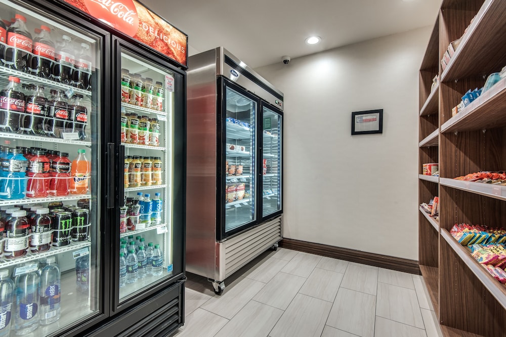 Holiday Inn Express And Suites Dallas North Addison 35/64