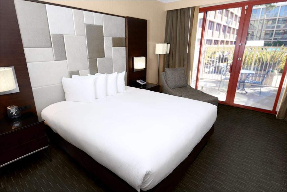 ROOM, KING BED, POOL VIEW, TERRACE