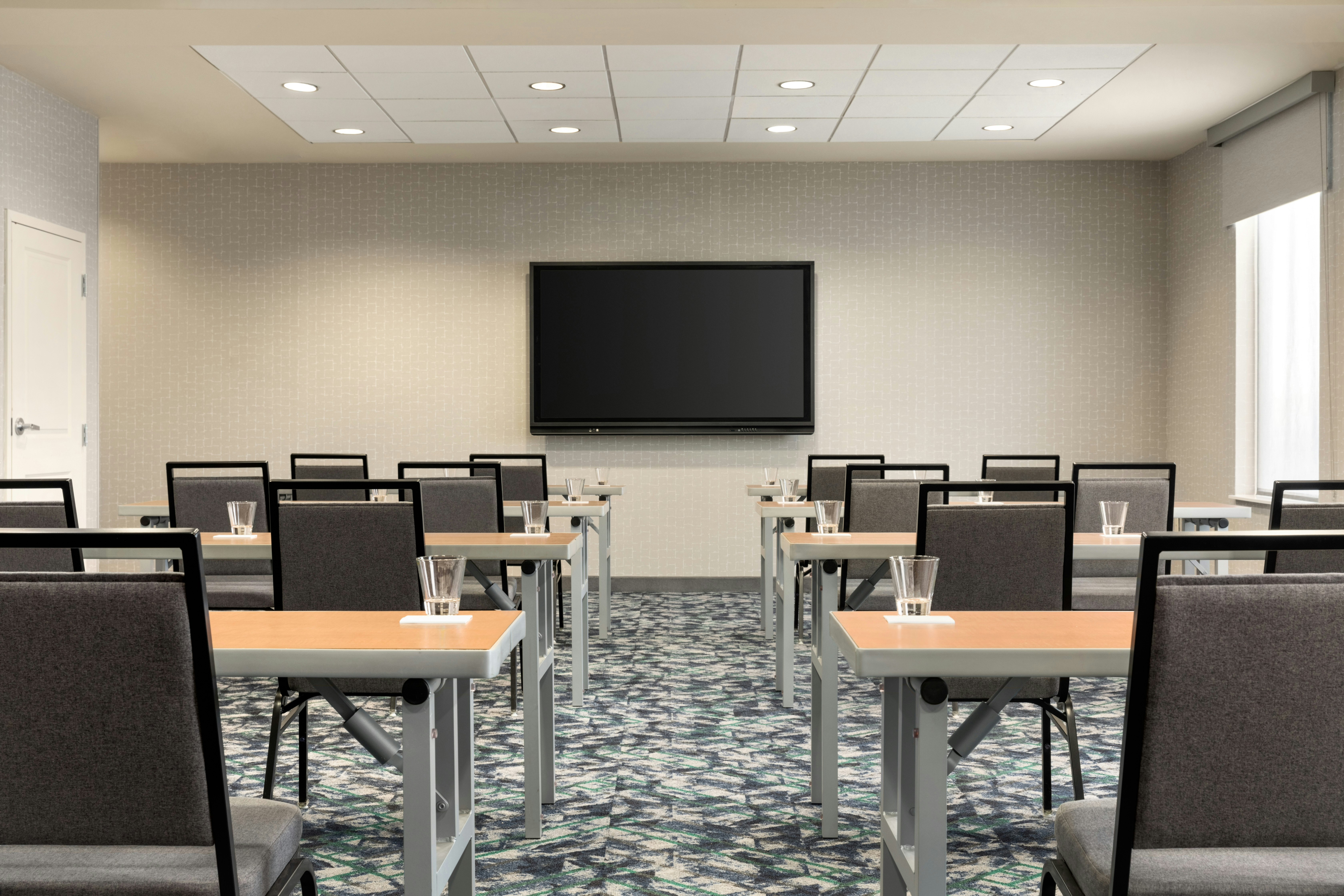 Home2 Suites by Hilton Farmington/Bloomfield 24/28