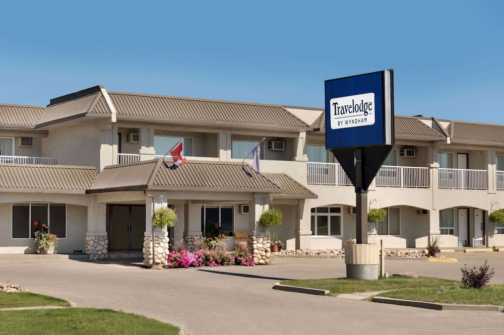 Travelodge by Wyndham Edson 2409079 Alberta Ltd. 2/53